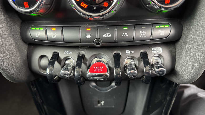 MINI Hatchback 1.5 Cooper Classic Premium 5dr Petrol Hatchback